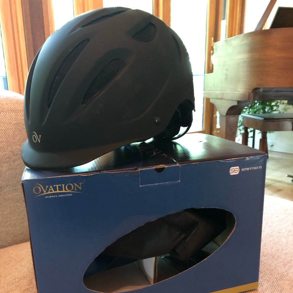 Like New*** Ovation Protege Matte riding Helmet